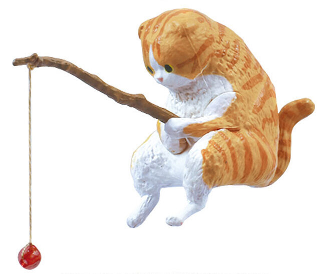 Chat orange et blanc assis tenant une canne à pêche avec une balle rouge suspendue, figurine SCAPHANDR.